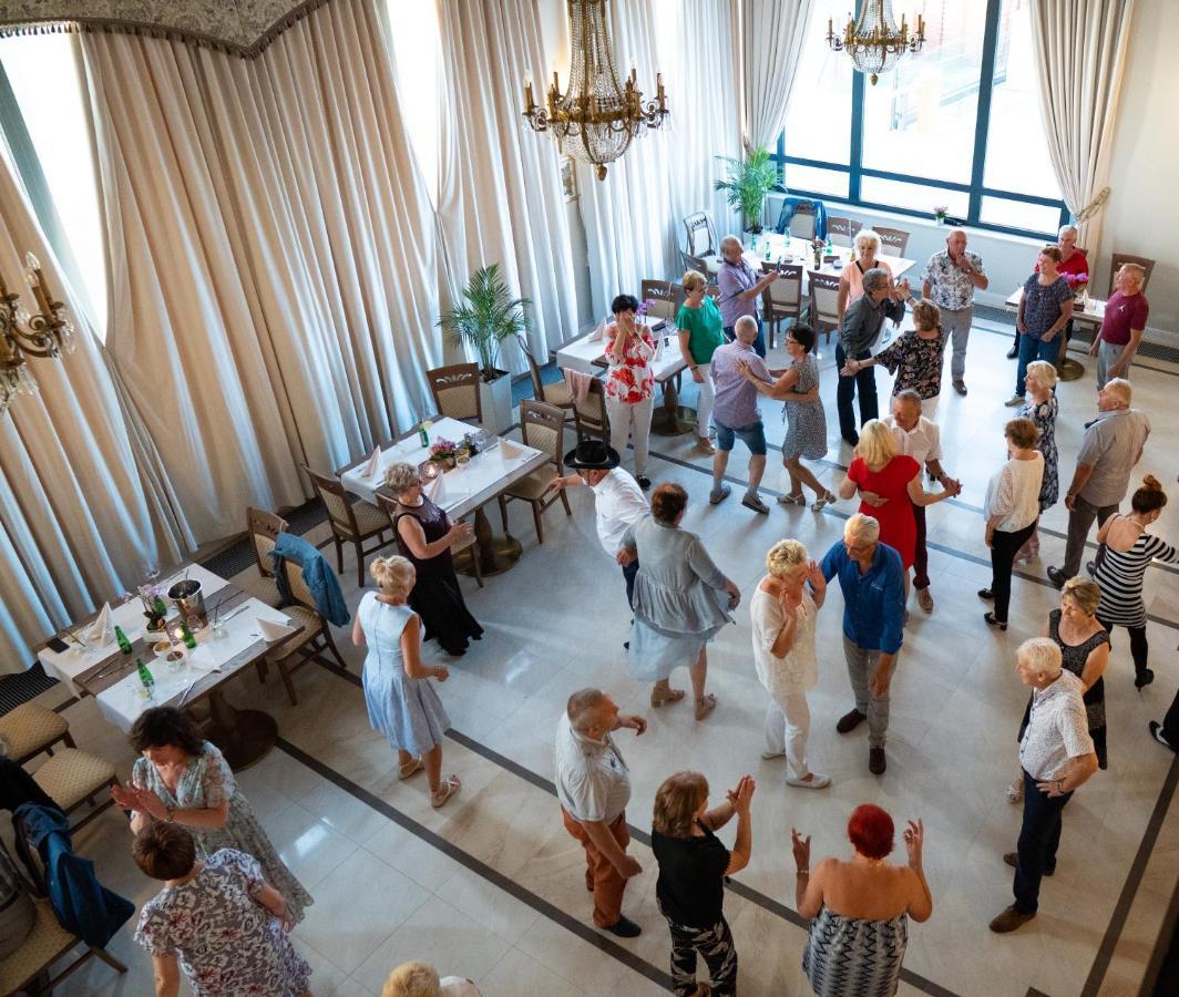 שיצ'וצ'ינק Boutique Odyseja & Spa מראה חיצוני תמונה The 2012 opening of the renovated hotel