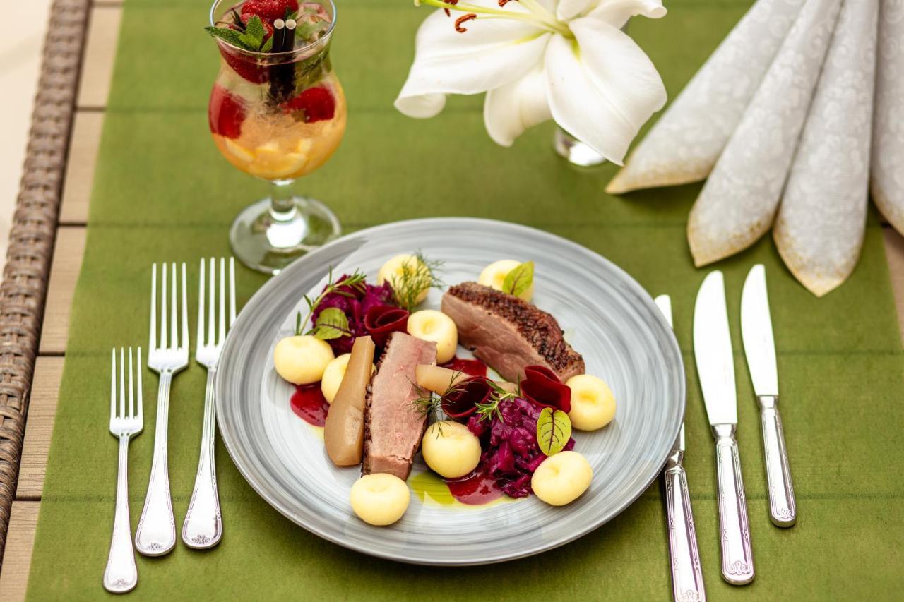 שיצ'וצ'ינק Boutique Odyseja & Spa מראה חיצוני תמונה A duck confit salad