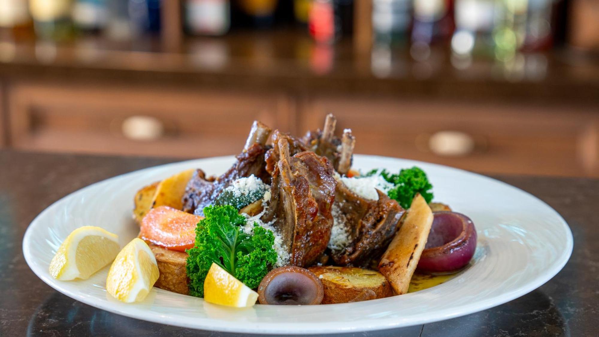 שיצ'וצ'ינק Boutique Odyseja & Spa מראה חיצוני תמונה A plate of grilled lamb chops