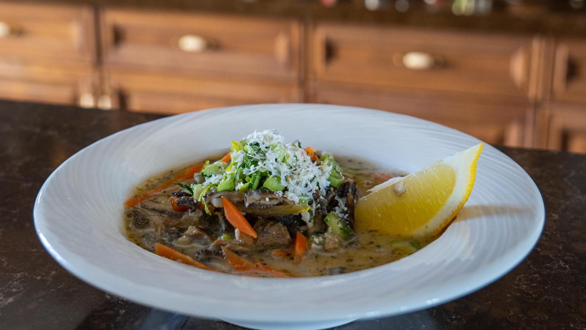 שיצ'וצ'ינק Boutique Odyseja & Spa מראה חיצוני תמונה A bowl of halászlé