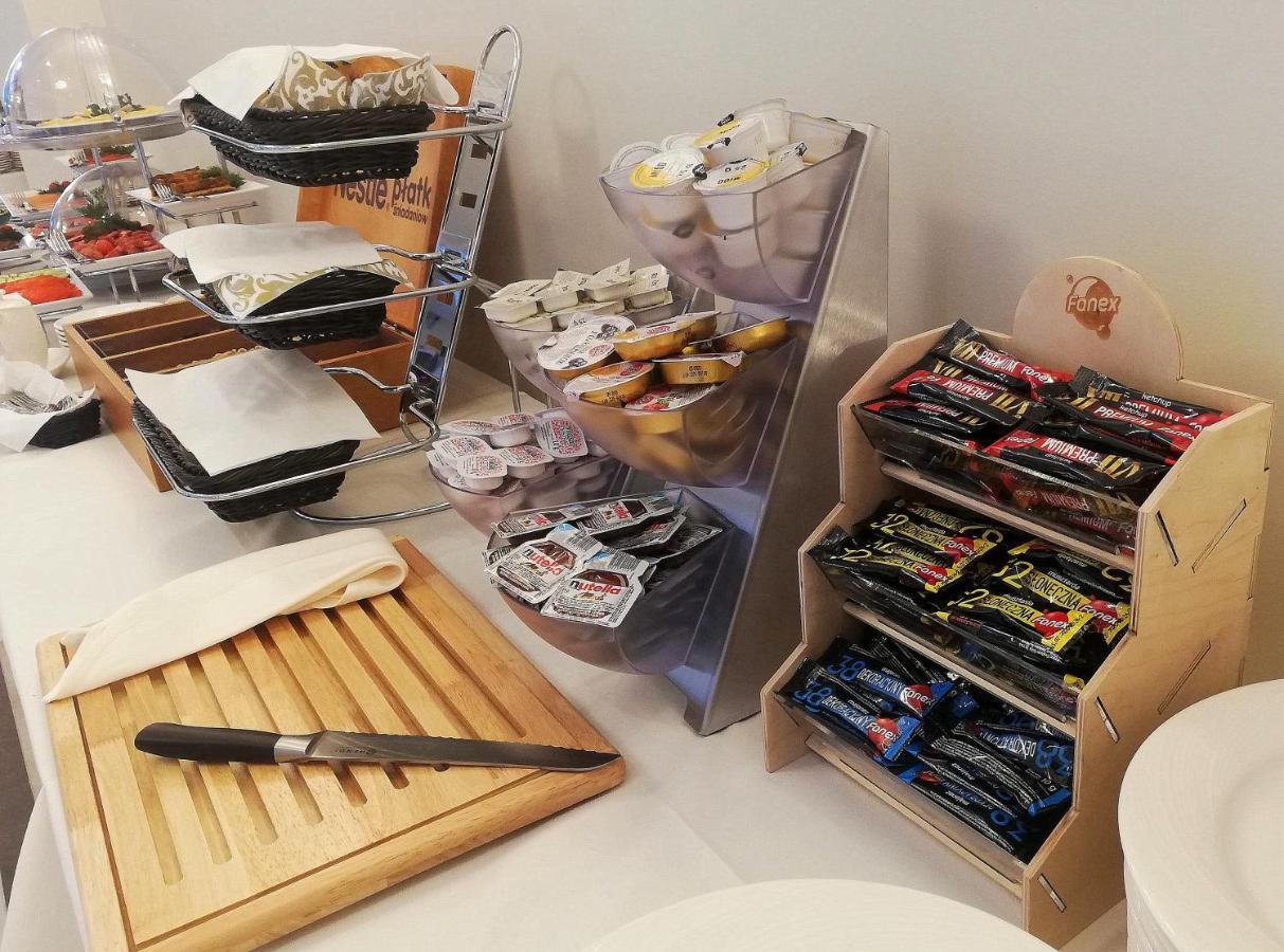 שיצ'וצ'ינק Boutique Odyseja & Spa מראה חיצוני תמונה A selection of cheese and crackers